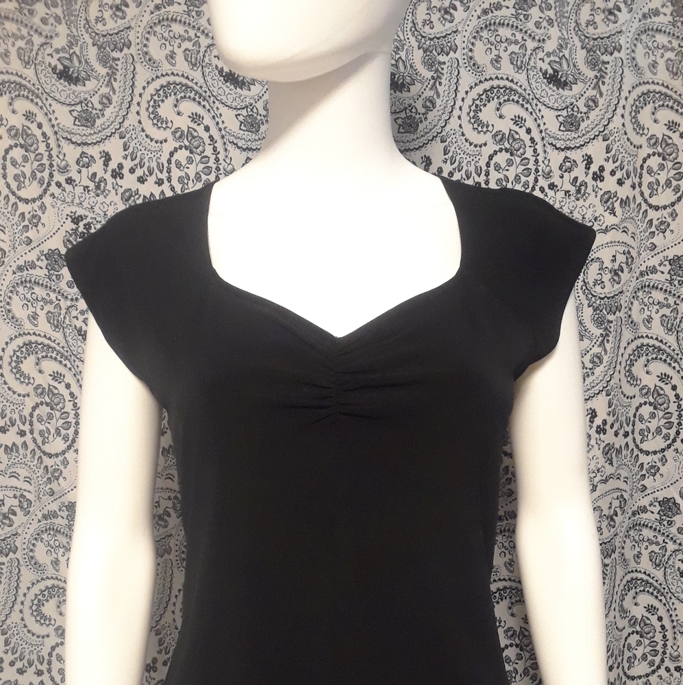 😻 Sleeveless Tank Top